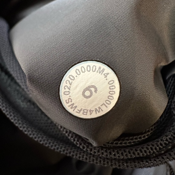 Lululemon Goal Smasher Jacket - Black, Hooded Zip-up Jacket - Picture 13 of 13